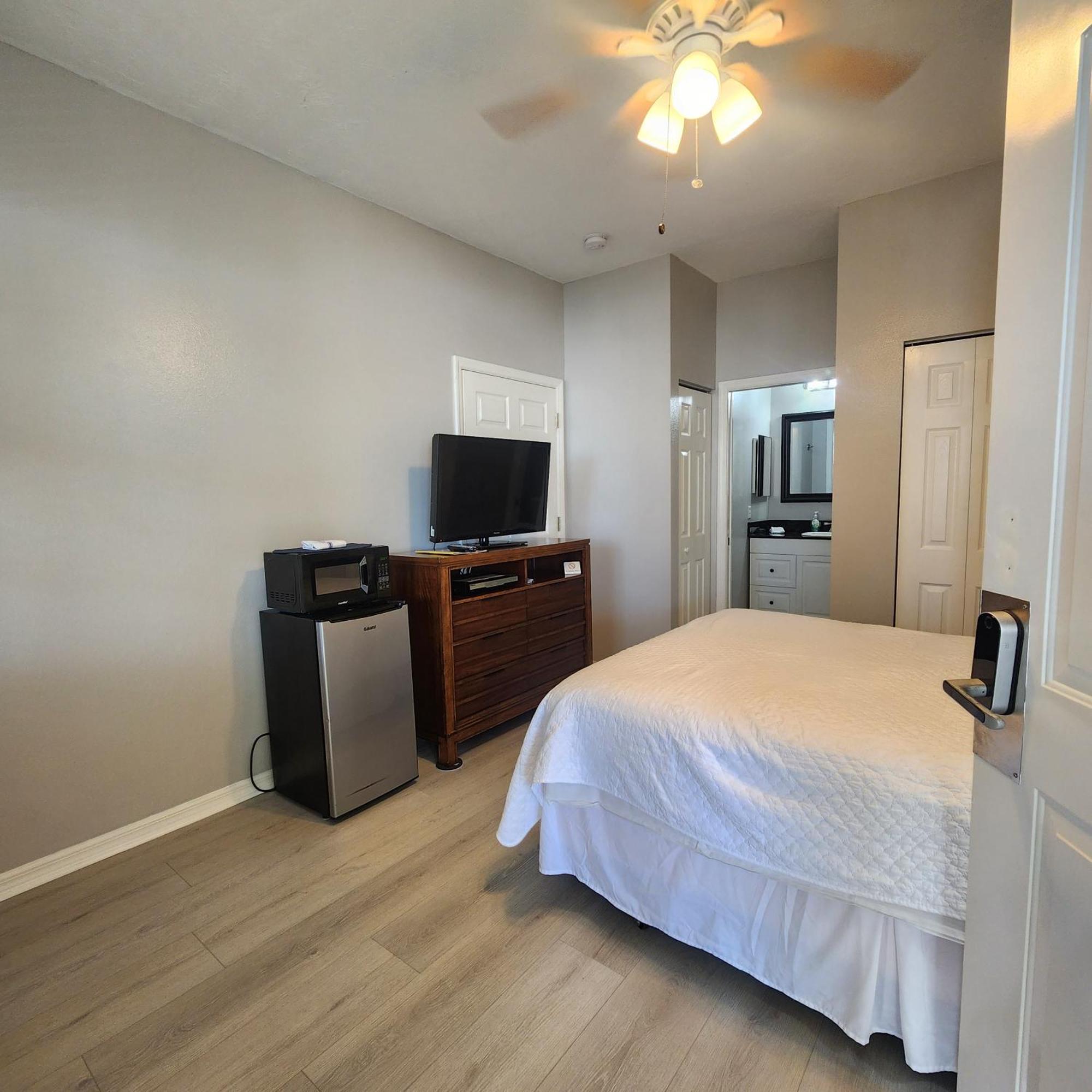 1 Bed 1 Bath At Img Near Beach 브레던톤 외부 사진