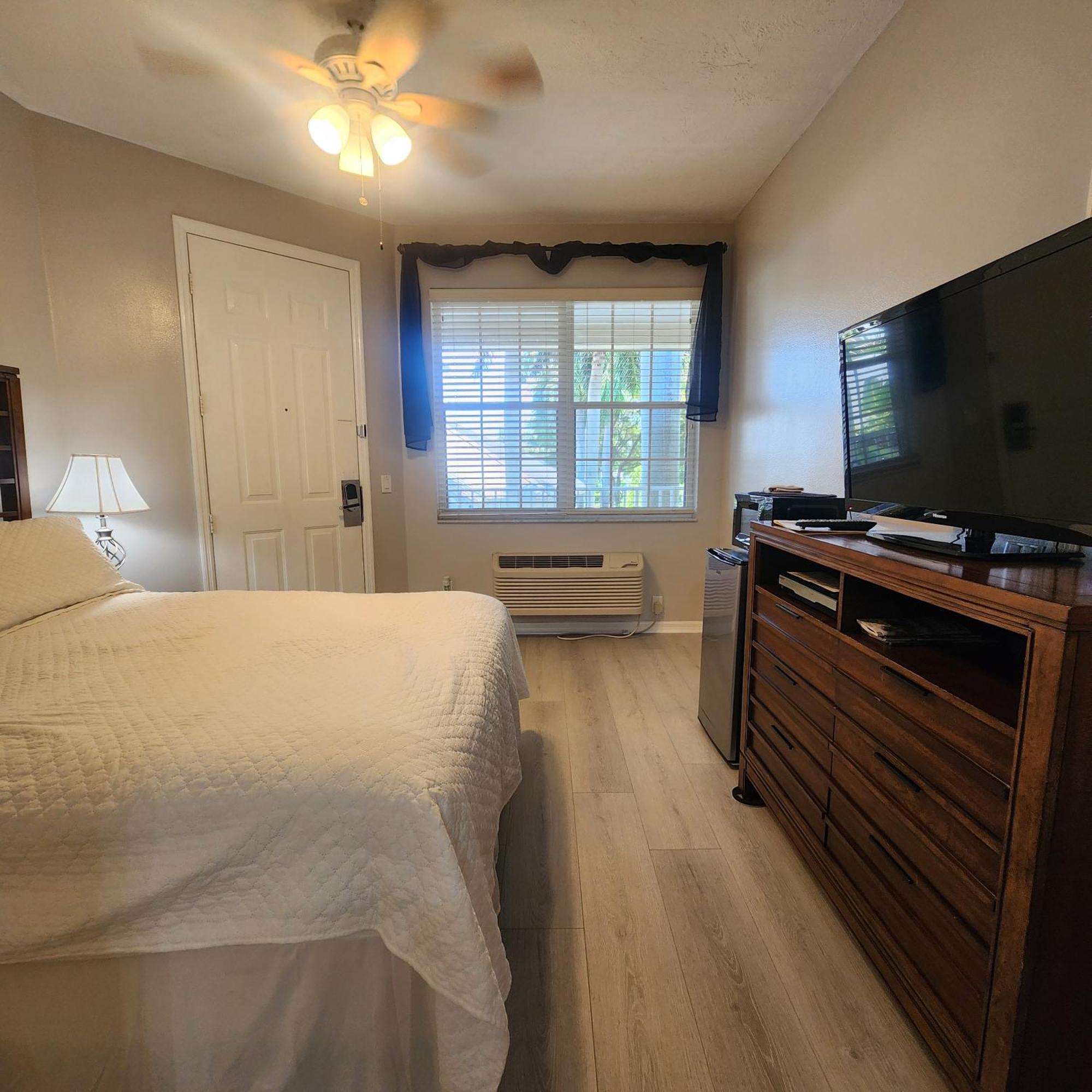 1 Bed 1 Bath At Img Near Beach 브레던톤 외부 사진
