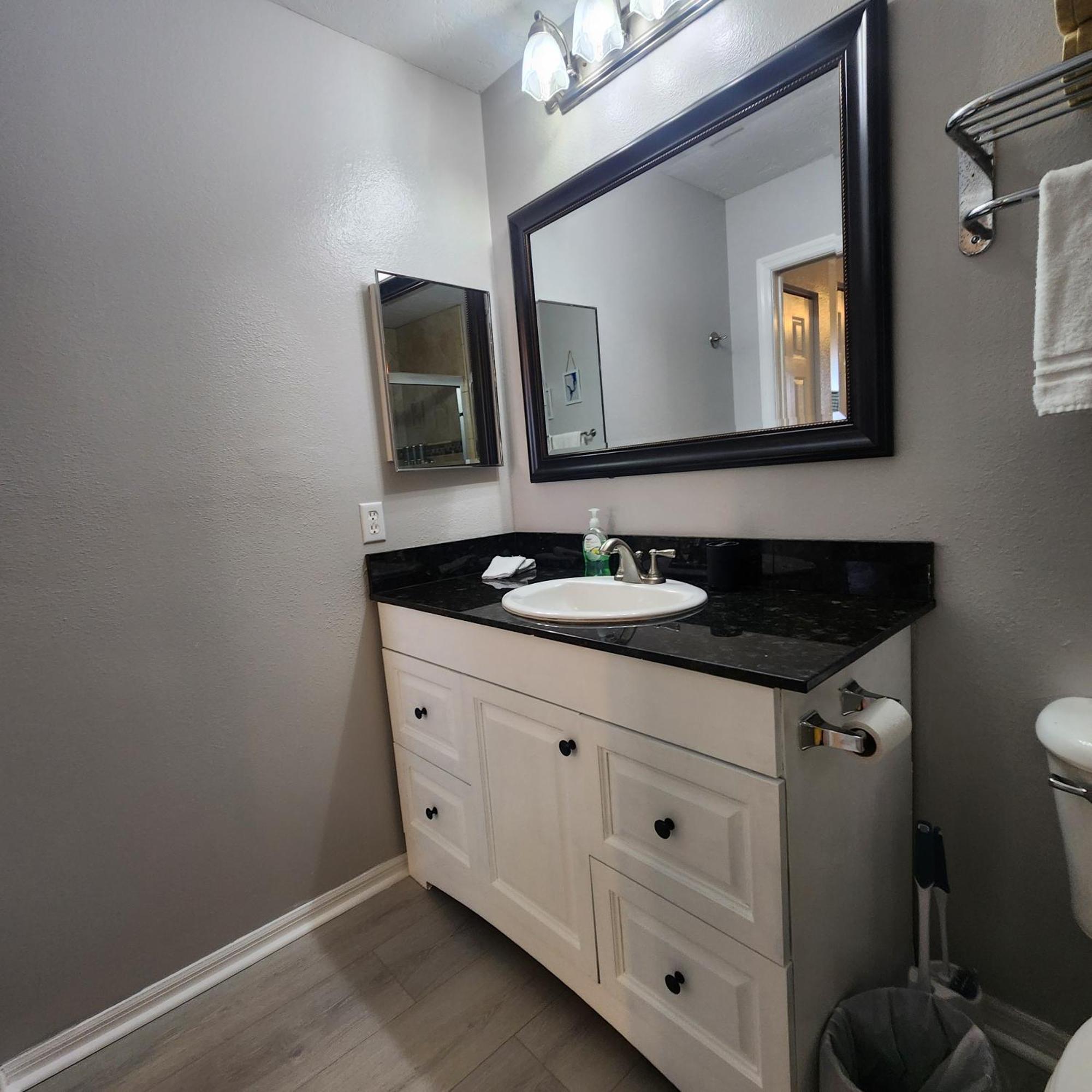 1 Bed 1 Bath At Img Near Beach 브레던톤 외부 사진